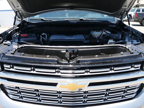 Used 2024 Chevrolet Suburban Premier RWD image 28