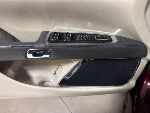 Used 2017 Lincoln Continental Select w/ Climate Package image 15