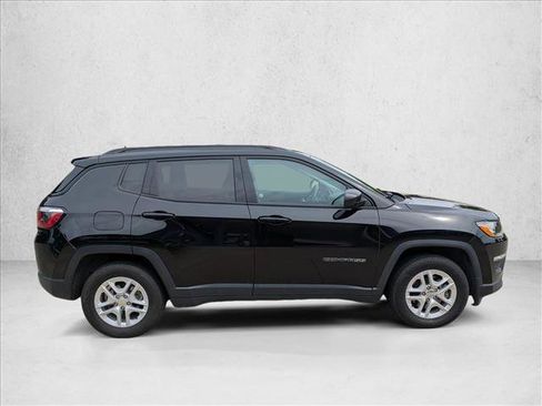 Used 2018 Jeep Compass Sport w/ Tech Group FWD image 4