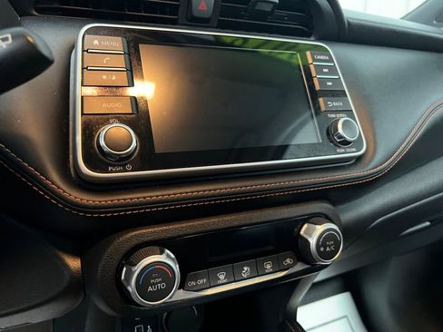 Used 2018 Nissan Kicks SR image 8