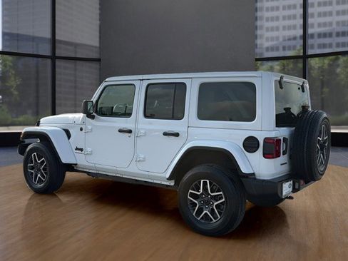 Used 2025 Jeep Wrangler Sahara image 14