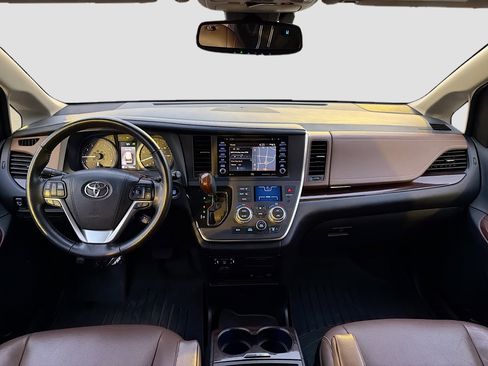 Used 2018 Toyota Sienna Limited Premium image 12