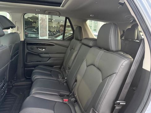 Used 2025 Honda Pilot Touring image 32