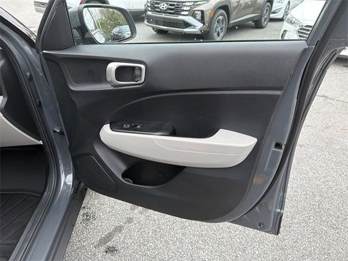 Certified 2025 Hyundai Venue SEL image 14