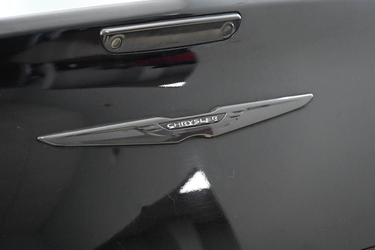 Used 2021 Chrysler 300 Touring L RWD image 12