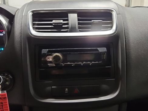 Used 2013 Dodge Avenger SE FWD image 3