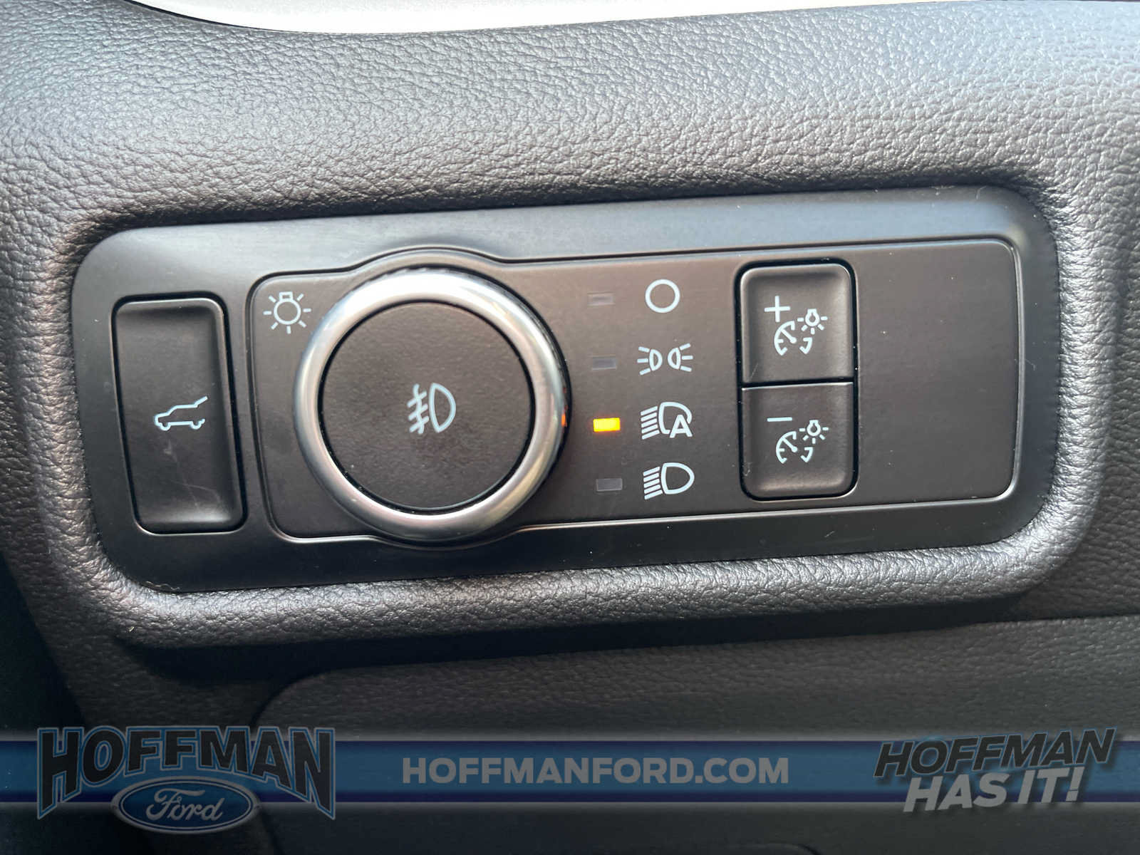Used 2023 Ford Explorer XLT w/ Equipment Group 202A AWD/4WD image 12