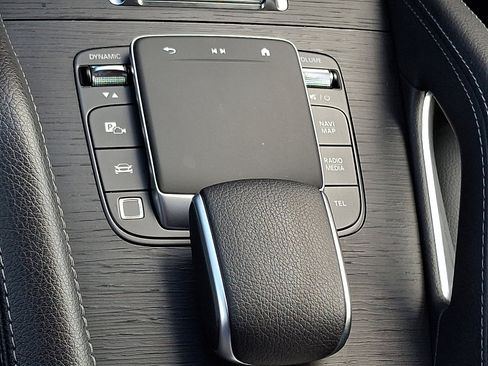 Certified 2025 Mercedes-Benz GLS 450 4MATIC image 25