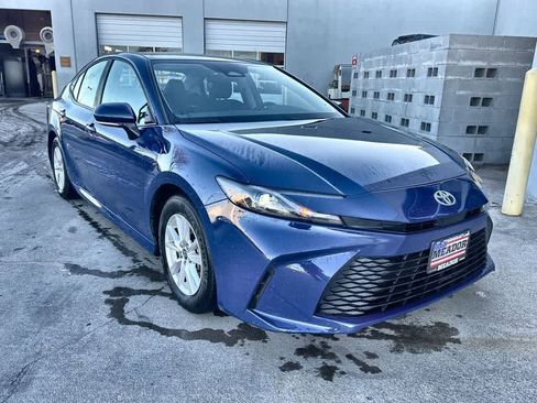 Used 2025 Toyota Camry LE image 6
