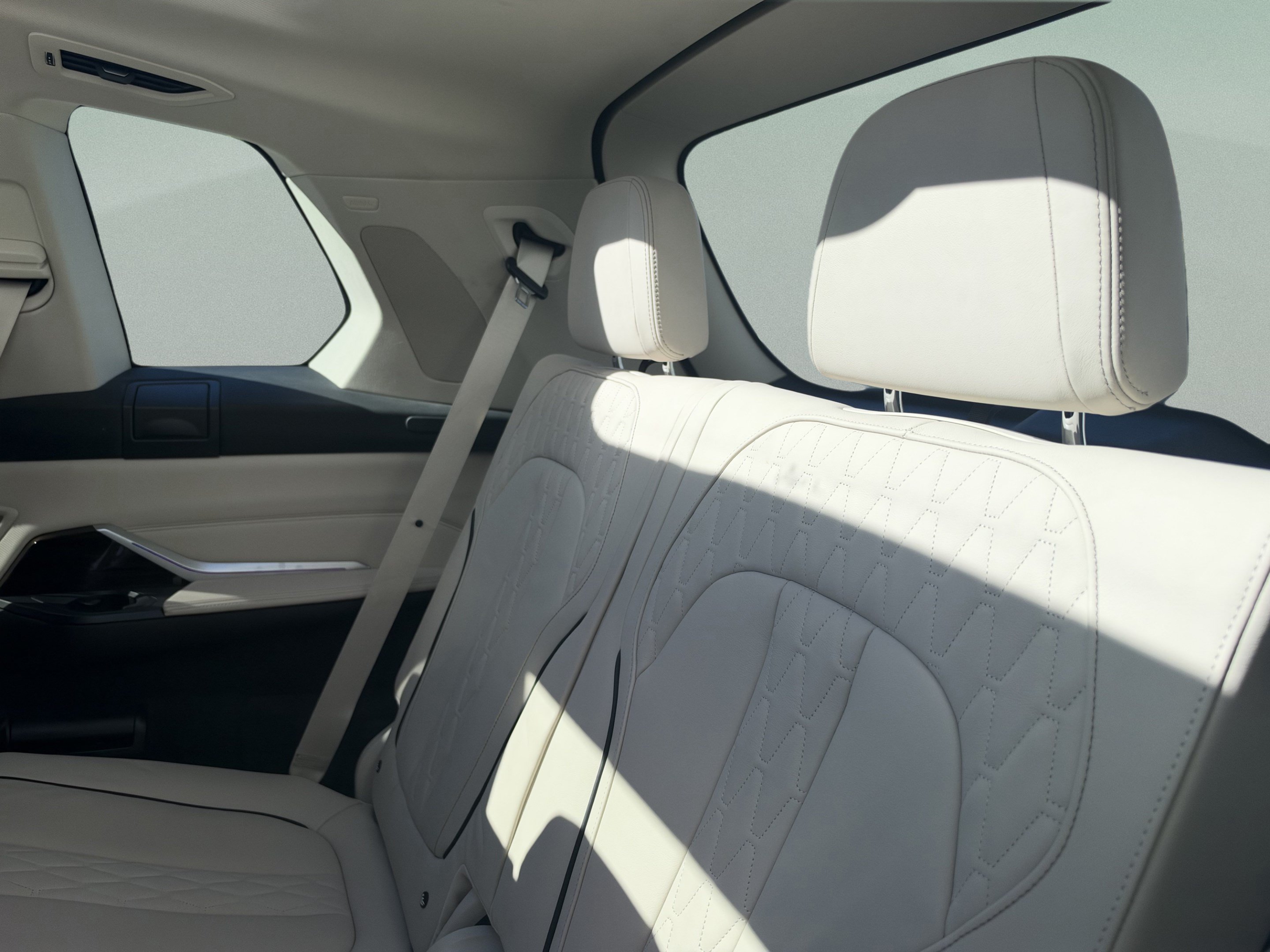 Used 2020 BMW X7 xDrive40i w/ Premium Package AWD/4WD image 32