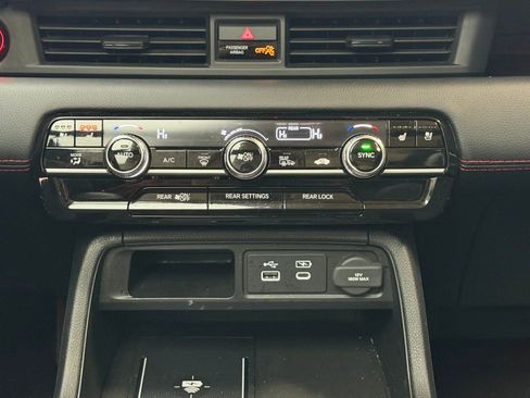 Used 2025 Honda Pilot Black Edition image 14