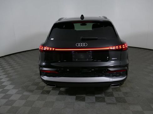 Certified 2025 Audi Q5 Premium w/ Convenience Package AWD/4WD image 4