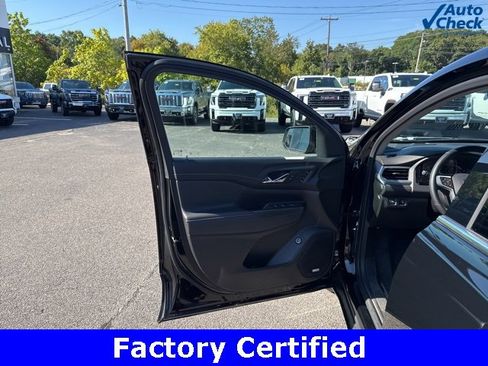 Certified 2023 GMC Acadia SLT w/ Preferred Package image 16