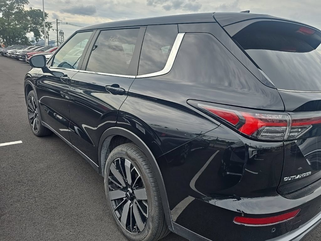 Used 2025 Mitsubishi Outlander SE AWD/4WD image 4