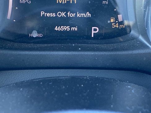 Used 2022 Jeep Wrangler Unlimited Sahara w/ Cold Weather Group image 32