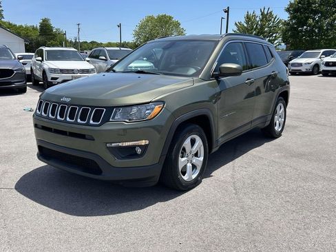 Used 2018 Jeep Compass Latitude FWD image 7