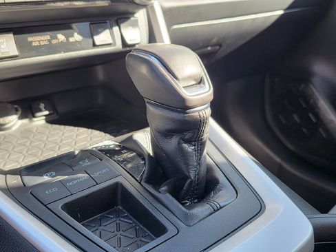 Used 2020 Toyota RAV4 XLE Premium image 39