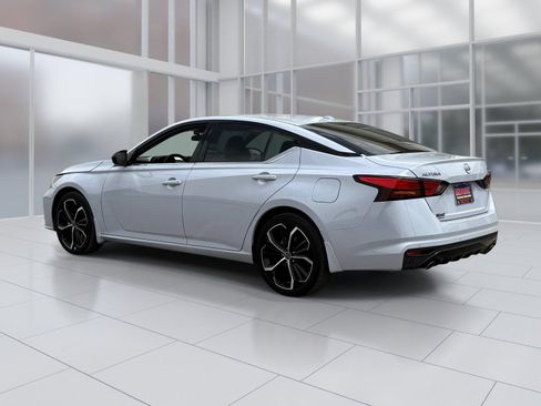 Used 2025 Nissan Altima 2.5 SR FWD image 4