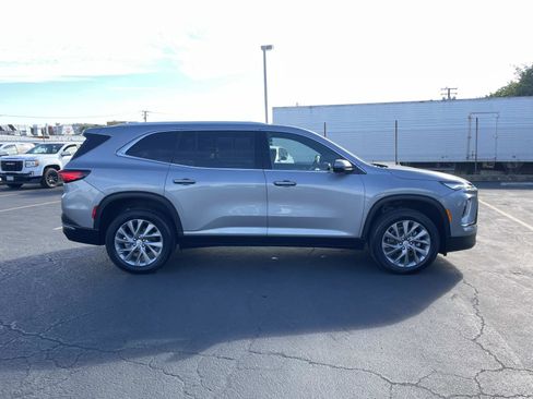 Used 2025 Buick Enclave Preferred image 4