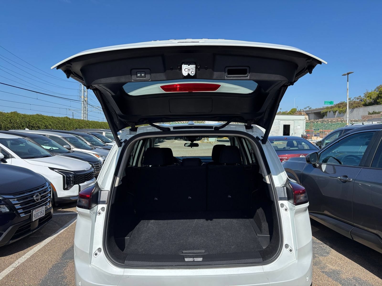 Used 2026 Nissan Rogue SV FWD image 32