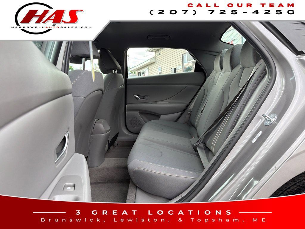 Used 2023 Hyundai Elantra SEL w/ Convenience Package FWD image 8
