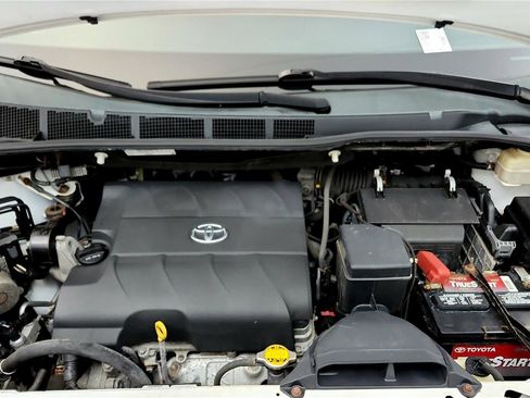 Used 2015 Toyota Sienna LE image 14