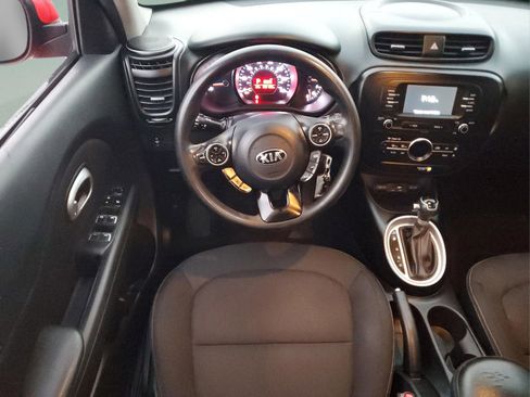 Used 2017 Kia Soul + image 8