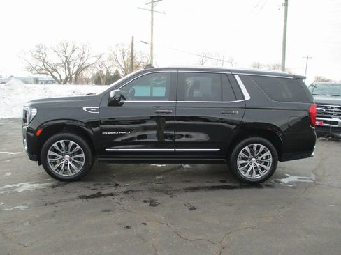 Used 2021 GMC Yukon Denali w/ Denali Premium Package image 10