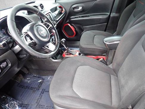 Used 2017 Jeep Renegade Trailhawk AWD/4WD image 10