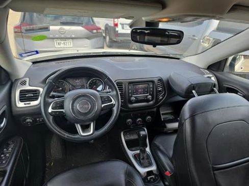 Used 2018 Jeep Compass Latitude FWD image 5