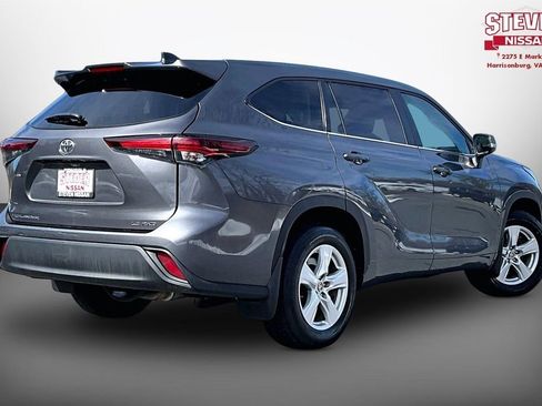 Used 2024 Toyota Highlander LE image 6