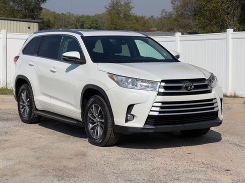 Used 2017 Toyota Highlander XLE image 8