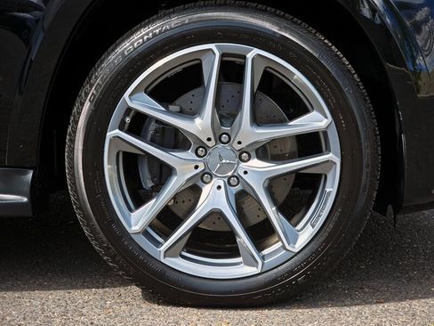 Used 2017 Mercedes-Benz GLS 550 4MATIC w/ Driver Assistance Package image 35
