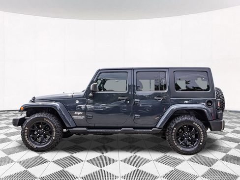 Used 2017 Jeep Wrangler Unlimited Sahara w/ Connectivity Group AWD/4WD image 7