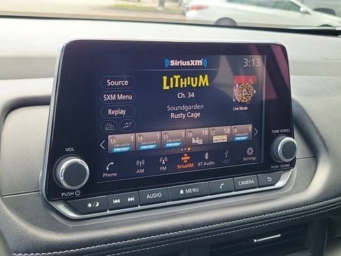 Certified 2025 Nissan Rogue SV FWD image 28