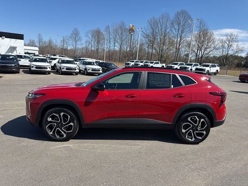 New 2026 Chevrolet Trax RS w/ Sunroof Package image 2