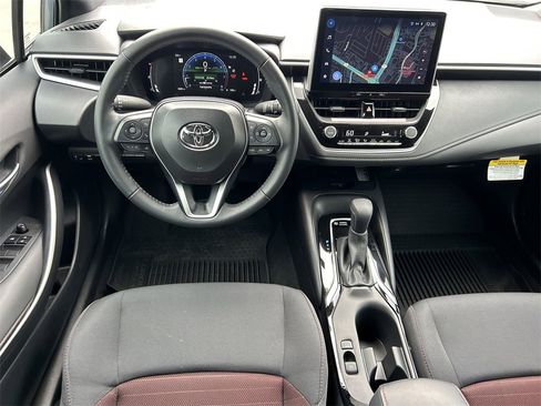 Used 2025 Toyota Corolla SE image 17