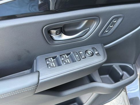 Used 2025 Honda Pilot EX-L image 32