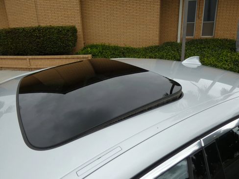 Used 2019 BMW 530i w/ Convenience Package image 18