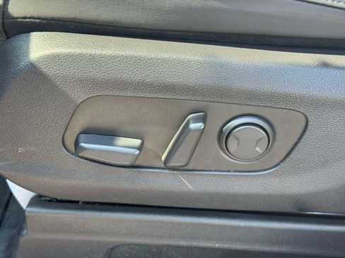 Used 2024 Kia Carnival EX FWD image 17