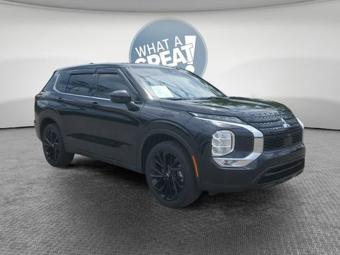 Used 2024 Mitsubishi Outlander SE Black Edition AWD/4WD image 1