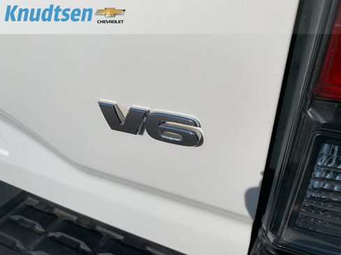 Used 2021 Toyota Tacoma TRD Sport w/ Technology Package AWD/4WD image 10