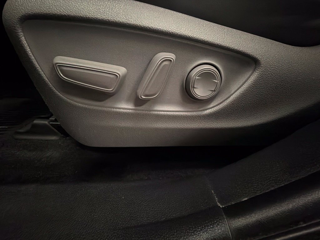Used 2022 Toyota Highlander XLE AWD/4WD image 18