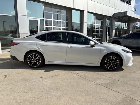 Used 2025 Toyota Camry XLE w/ Premium Plus Package image 11