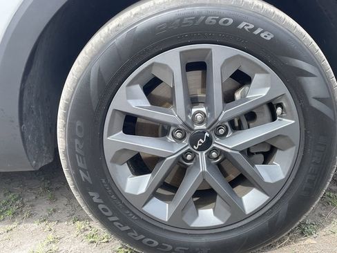 Certified 2024 Kia Telluride LX image 10