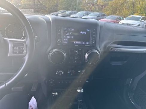Used 2018 Jeep Wrangler Unlimited Sahara image 17