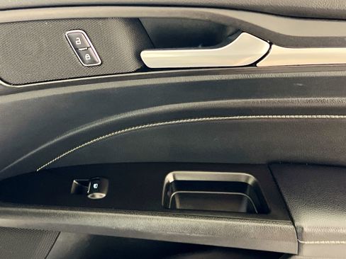 Used 2019 Ford Fusion Titanium image 32