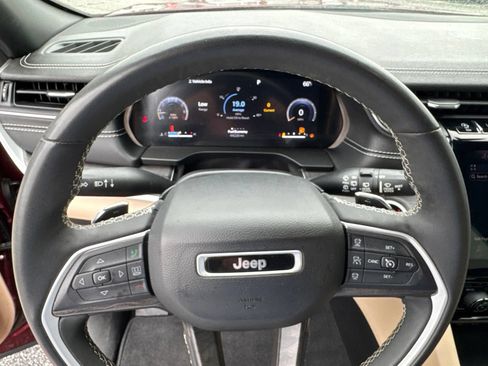 Used 2023 Jeep Grand Cherokee L Limited w/ Luxury Tech Group II AWD/4WD image 34