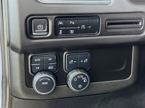 Used 2023 Chevrolet Tahoe LT w/ Luxury Package AWD/4WD image 11
