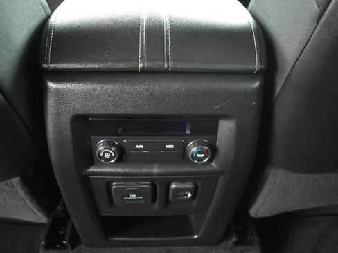 Used 2023 Chevrolet Traverse LT w/ LT Premium Package image 16